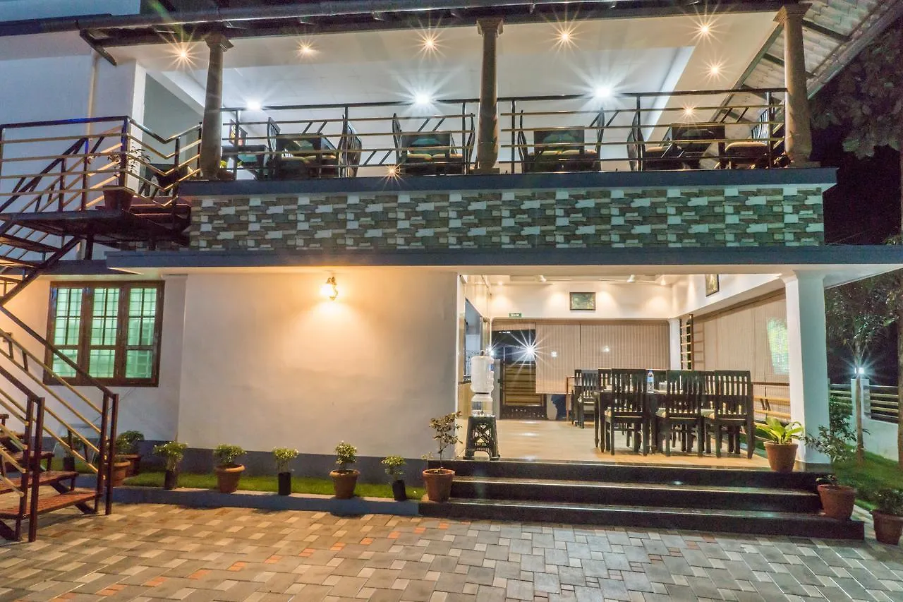 Clirind Resort Athirappilly Hotel